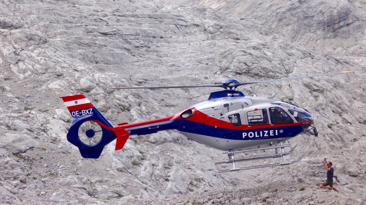 Symbolbild Polizei Hubschrauber - Bergrettungseinsatz