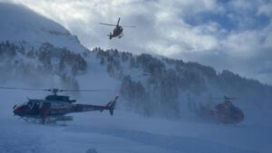 Die drei Hubschrauber im Einsatz (Martin 1, Alpin Heli6 und Libelle)