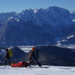 Abfahrt mit Akja vom Trattberggipfel Richtung Enzianhütte